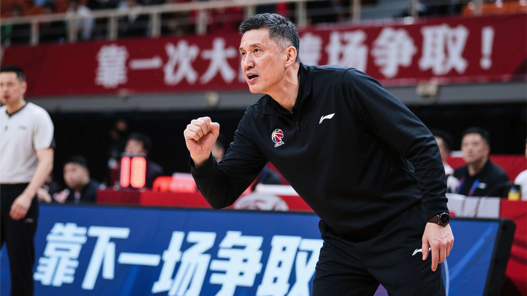 斯帕莱蒂:如果想踢欧冠就必须靠下一场争取,这 这一次,他将这种信念传递给了整支球队。"靠下一场争取",不是退而求其次,而是将全